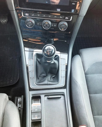 Volkswagen Golf cena 48900 przebieg: 211000, rok produkcji 2018 z Wrocław małe 211